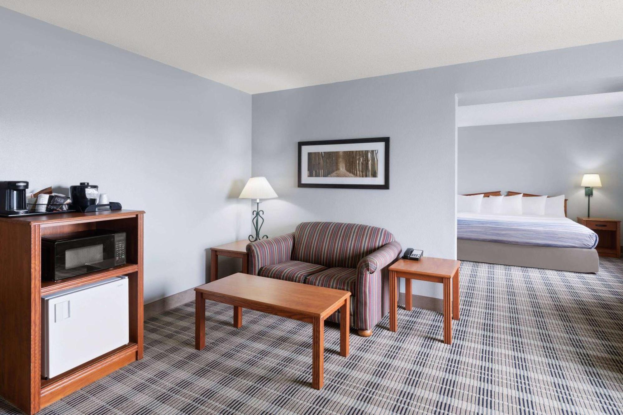Americinn By Wyndham Stuart Exterior photo